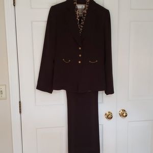 Tahari-Arthur Levine brown pant suit